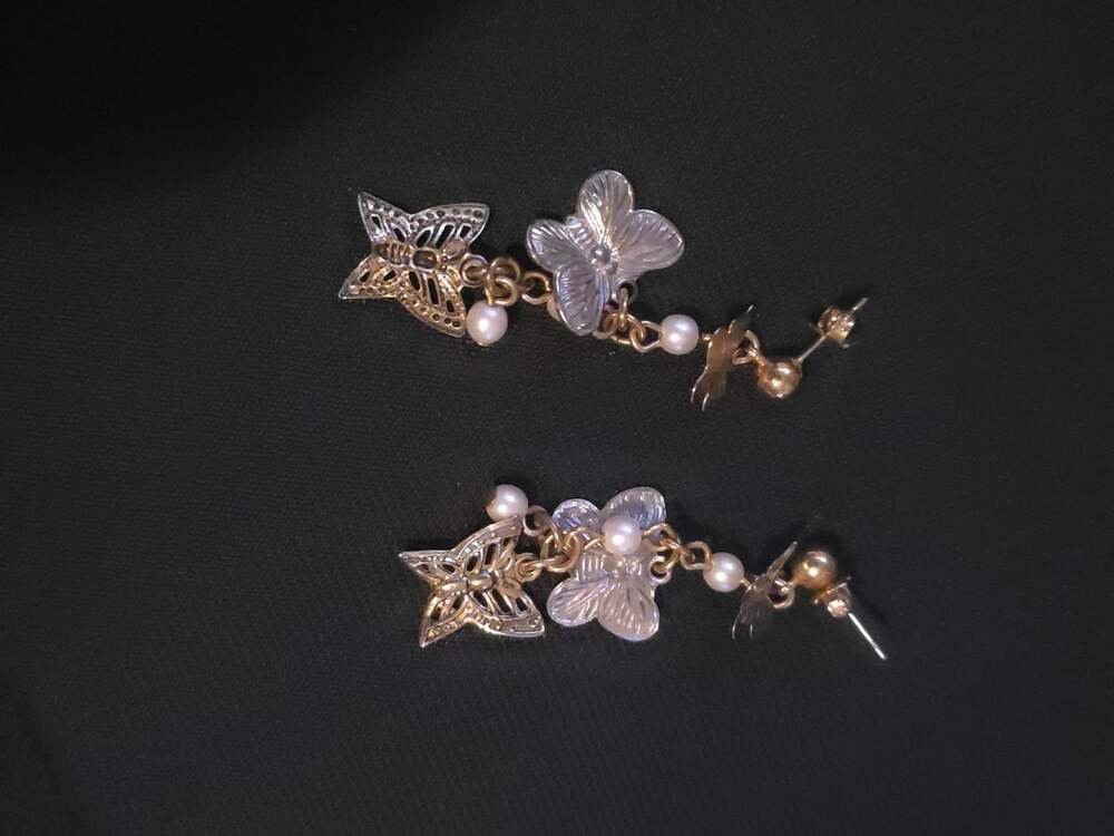 Vintage Gold Tone Filigree Butterfly Faux Pearl Dangle Earrings